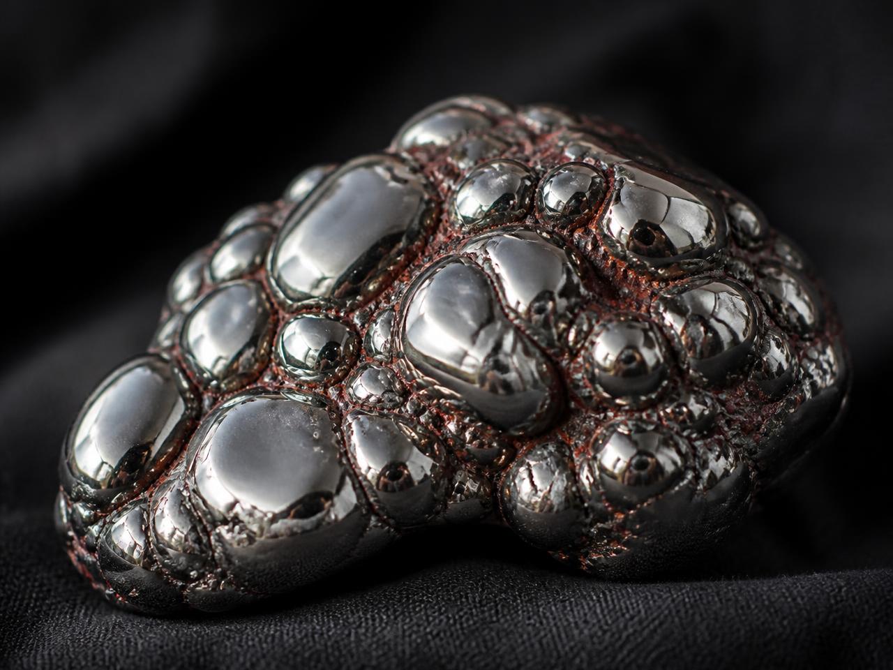Hematite, the birthday jewel of Day 15